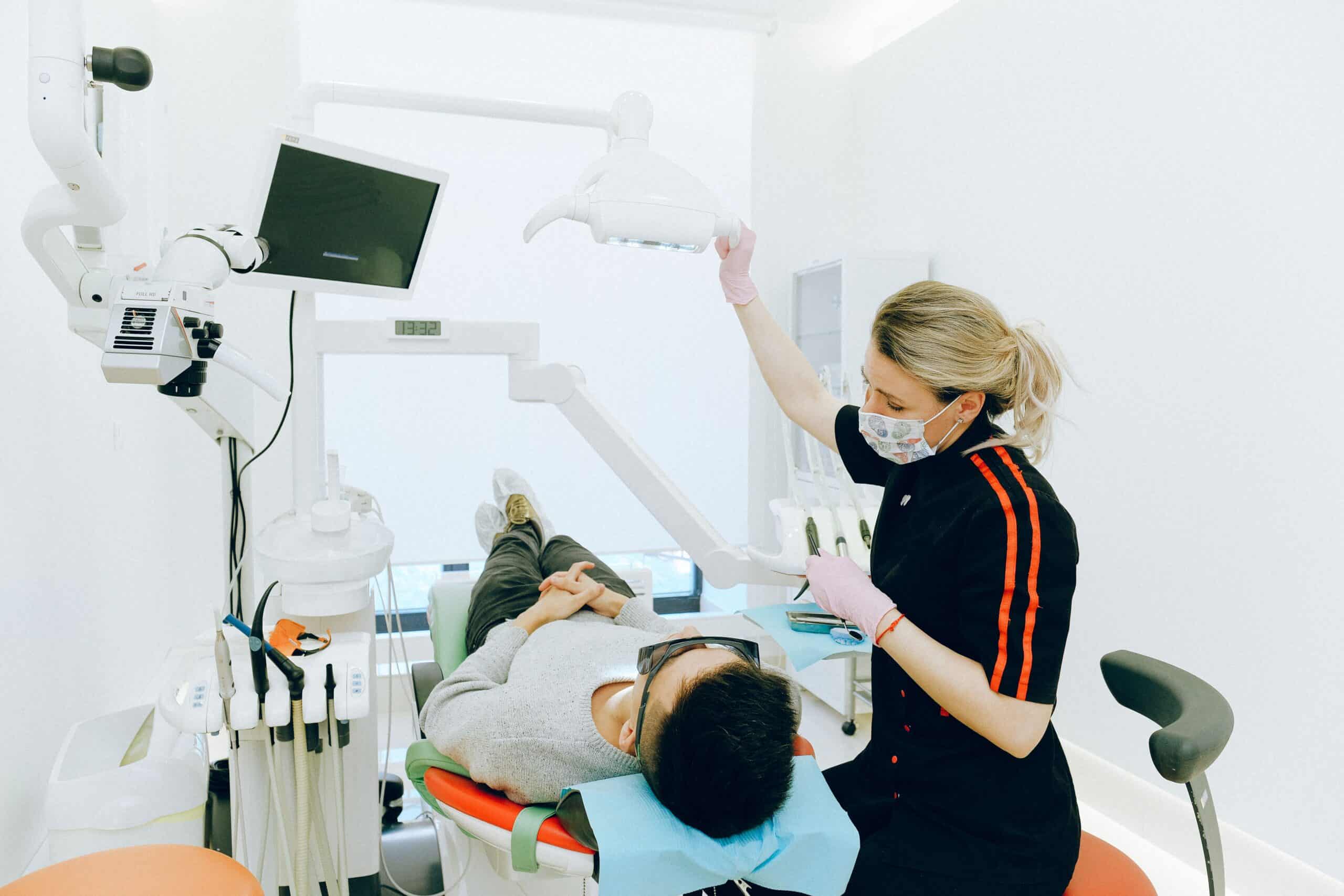 Wisdom Teeth Removal in Canada: What to Expect and What It Costs